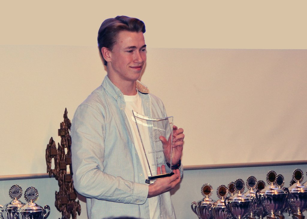 En stolt Casper T. Hansen med det flotte bevis
(Foto: Paul Reuber)